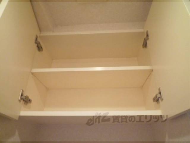 トイレ　トイレ上収納