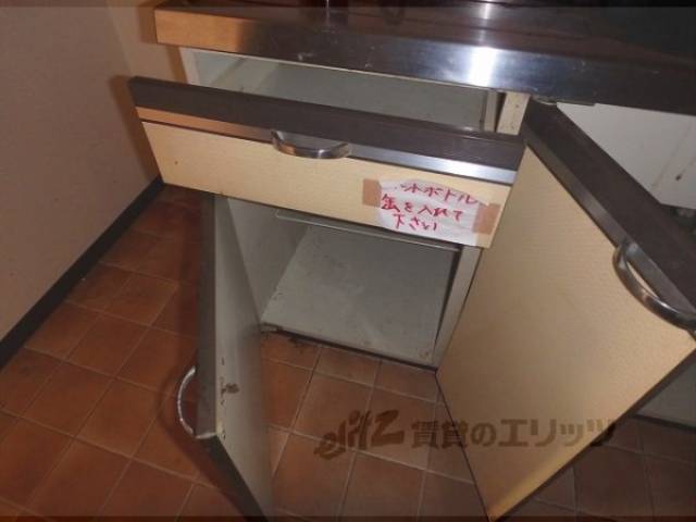 キッチン　収納下部