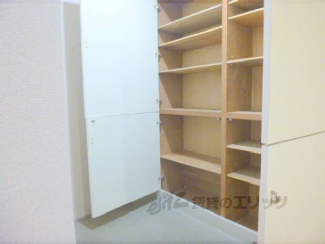 下駄箱　靴もたくさん入れられます。
