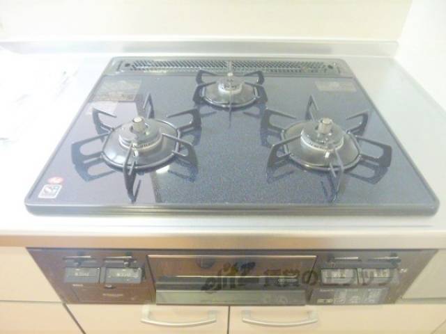 キッチン　３口ガスコンロ