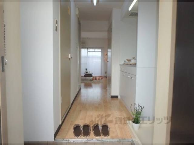 廊下　室内に洗濯機が置けます。