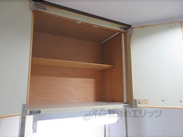 キッチン　上部収納