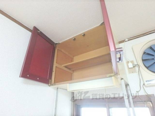 キッチン　上部収納