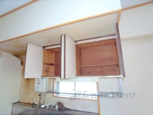 キッチン　上部収納