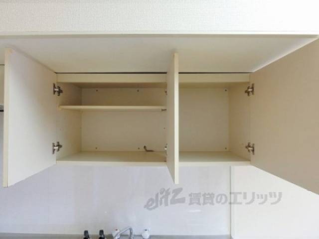 キッチン　上部収納