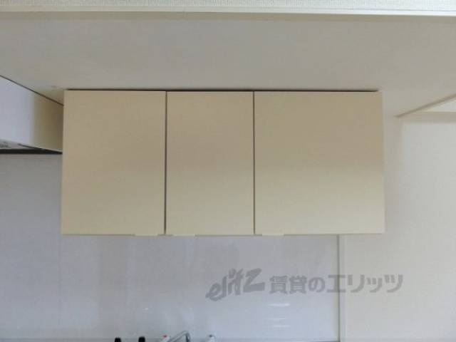 キッチン　上部収納