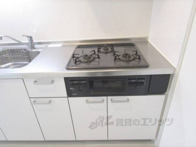キッチン　ガス3口コンロ