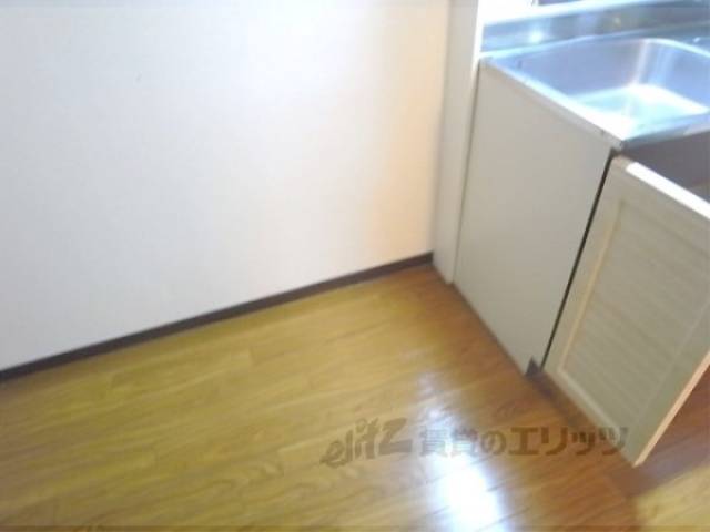 冷蔵庫置場　ベランダ前