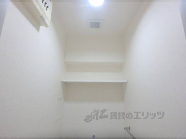 トイレ　収納上部
