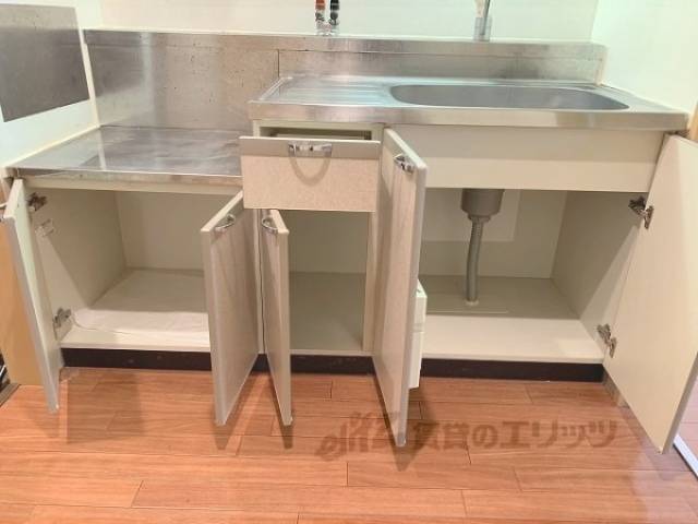 収納　給湯器