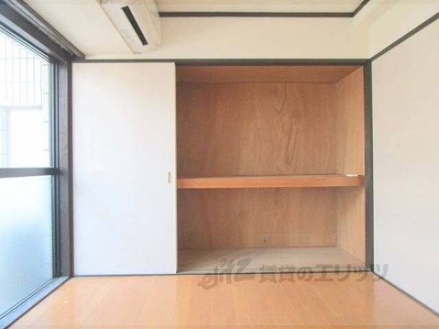 洋室　収納