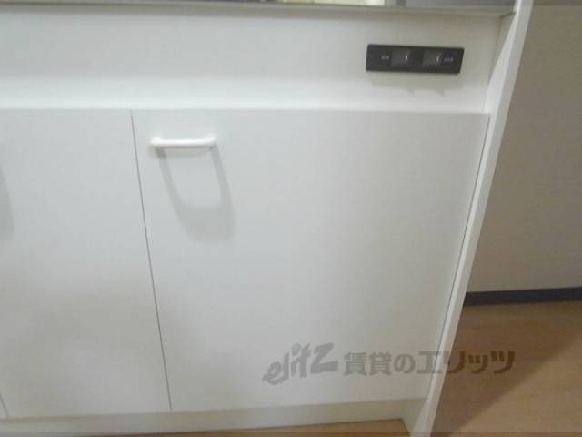 収納　コンロ下の収納