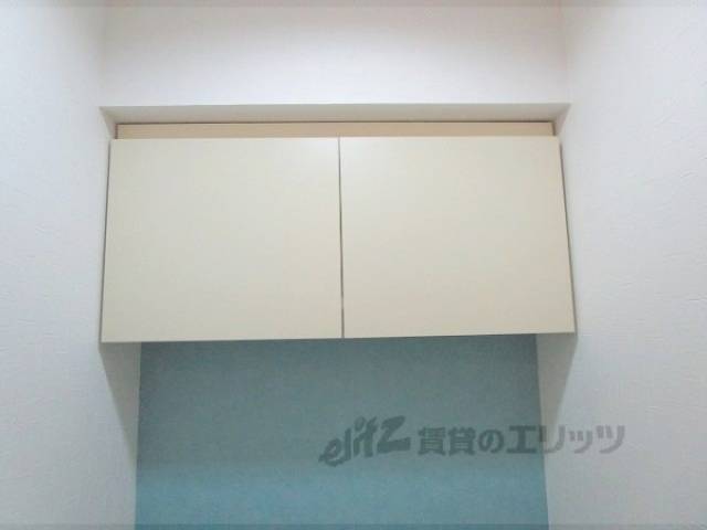 トイレ　上収納