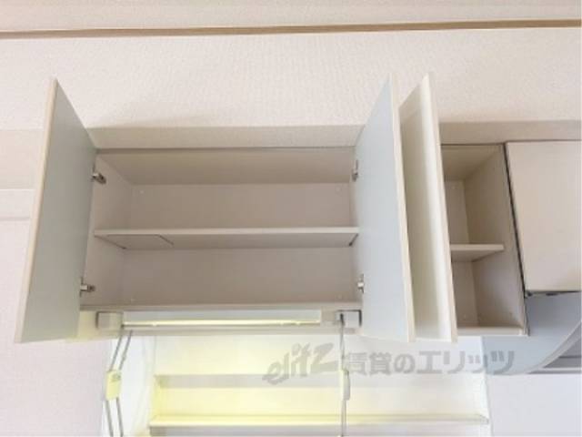 キッチン　上部収納