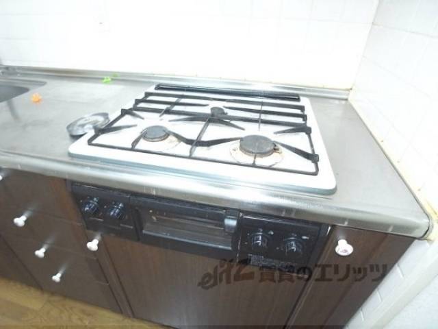 キッチン　3口コンロでお料理も楽々。