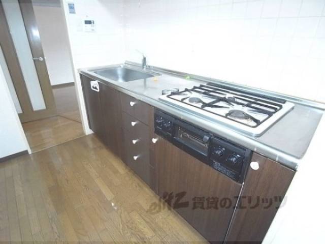 キッチン　3口コンロでお料理も楽々。