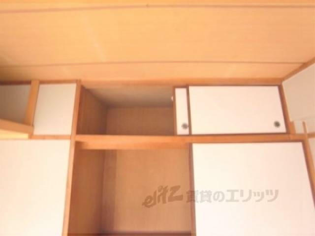収納　上にまで収納です