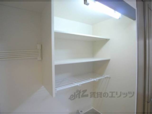 キッチン　収納棚