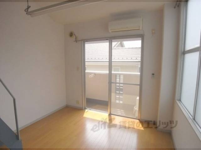 洋室　きれいなロフト付きのお部屋です。