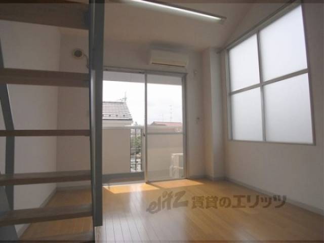 洋室　2面窓のお部屋です。