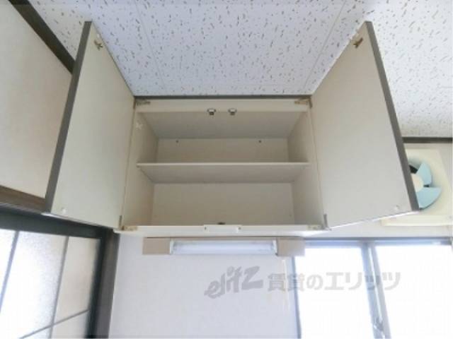 キッチン　上部収納