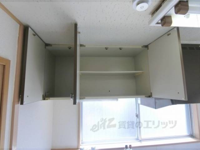 キッチン　上部収納