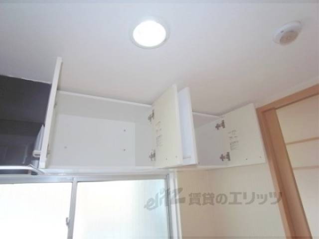 キッチン　上部収納