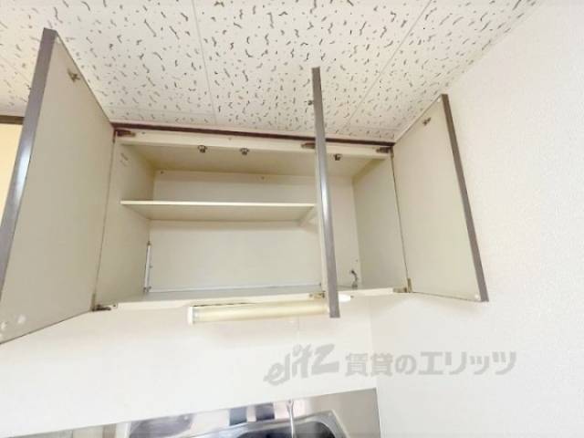 キッチン　上部収納