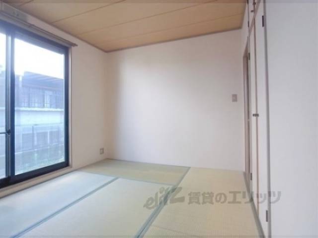 和室　陽が良く入ります。