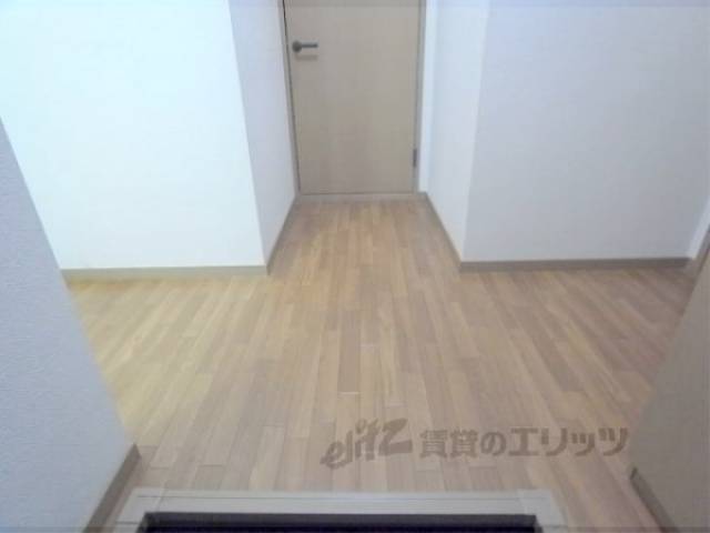 廊下　綺麗なフローリングです。