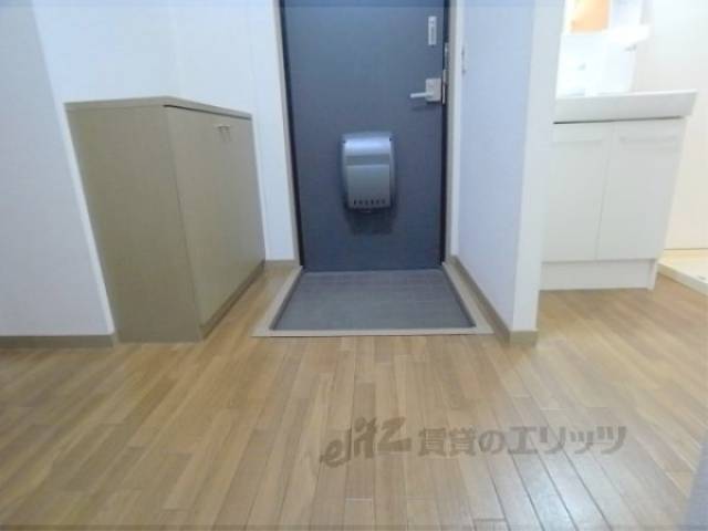 廊下　下駄箱がついています。