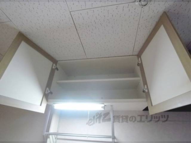 キッチン　上部収納