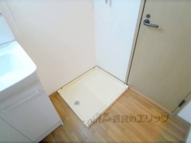 洗濯機置場　洗濯機が室内に設置可能です。