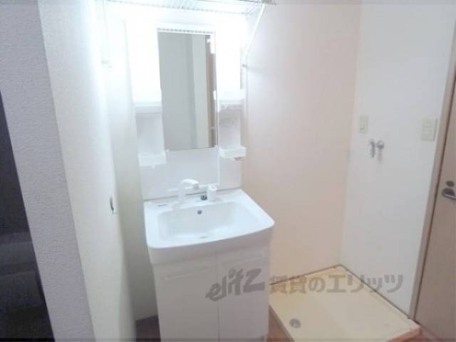 洗面所　独立洗面台　綺麗な独立洗面台です。