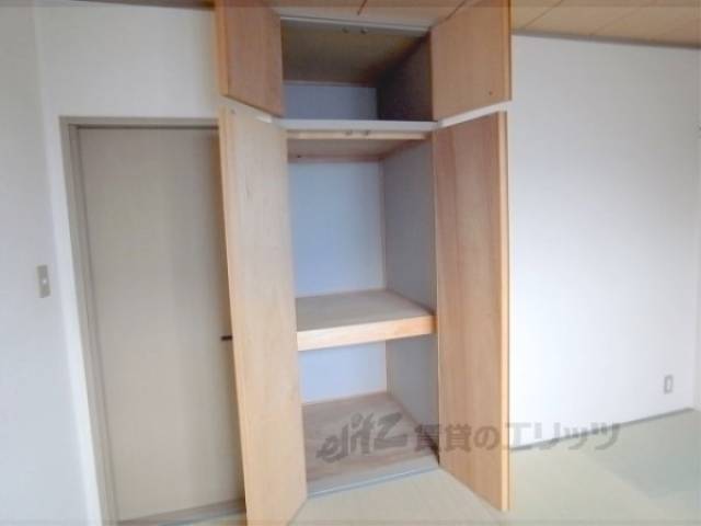 収納　棚が多く、使いやすいです。