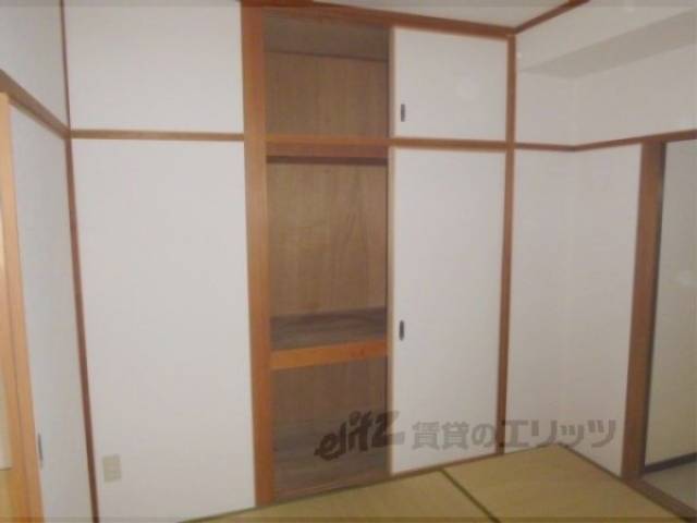 収納　西側和室　押し入れは収納力がありますね