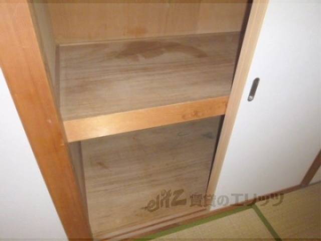 収納　西側和室　奥行きもしっかり