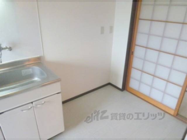 冷蔵庫置場　キッチン横