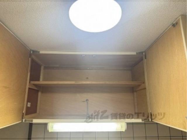 キッチン　上部収納