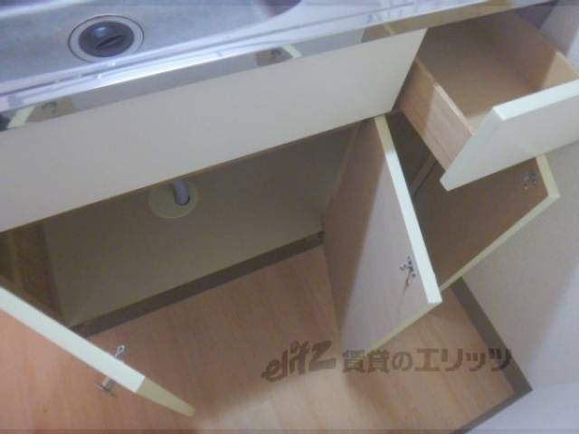 キッチン 収納棚の下部