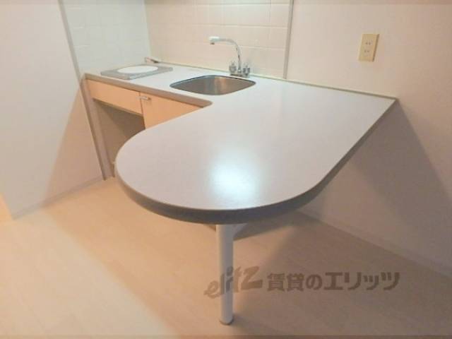 キッチン　テーブル