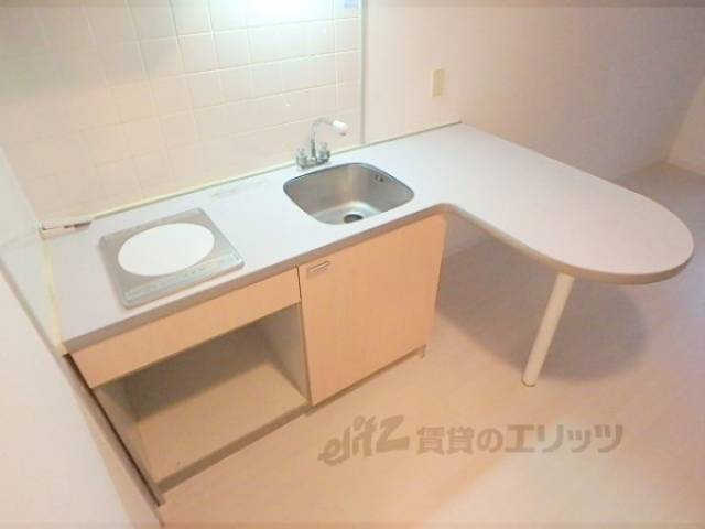 キッチン　テーブル