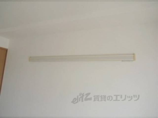 洋室　ハンガー掛け