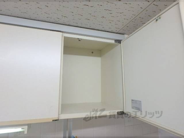 キッチン　上部収納