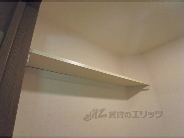 棚　トイレ内についている棚です