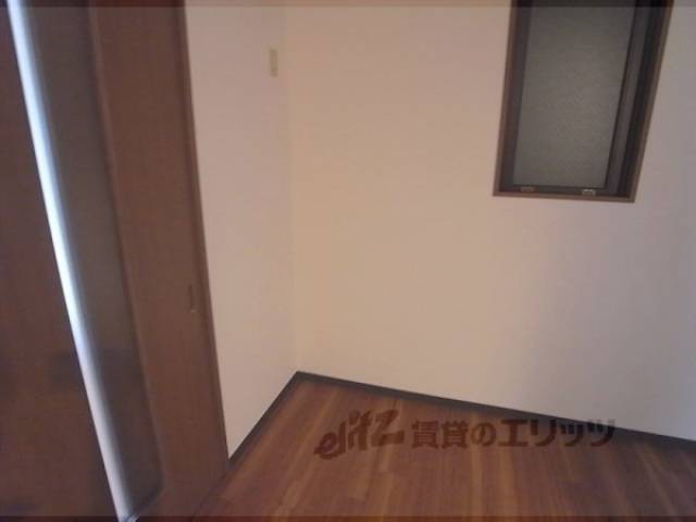 冷蔵庫置場　写真真ん中上部にコンセント有