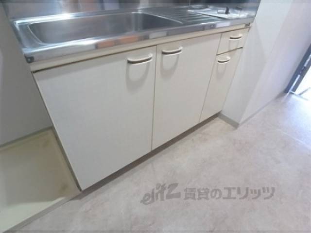 キッチン　下段収納　たっぷり入れられそうですね。
