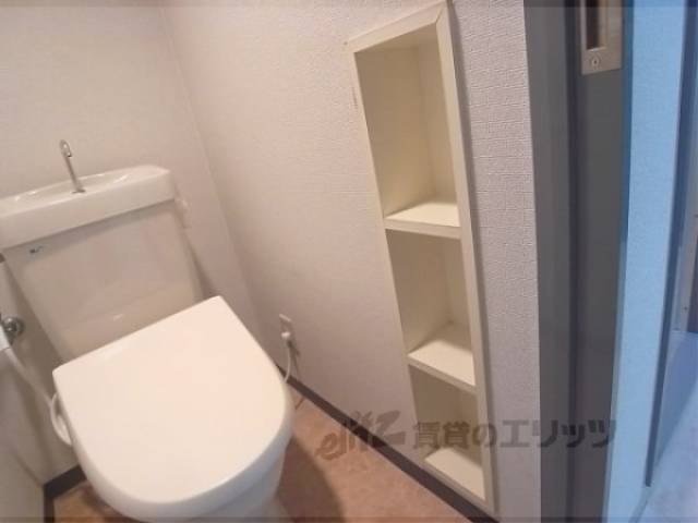 トイレ　収納棚　トイレまわりのものを収納できます。