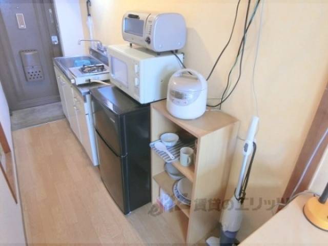 冷蔵庫置場　冷蔵庫・棚・レンジ等