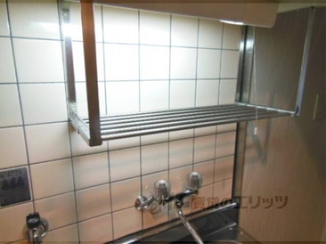 キッチン　物干し棚